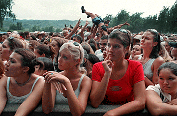 Babes at the edge of the stage